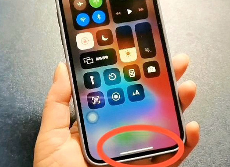 松山苹松山果维修站分享如何使用iPhone下方横线进行应用切换
